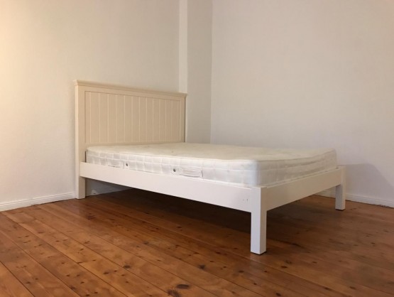 140x200 Bett Mit Matratze & Lattenrost Weiss Zu Verschenken In Berlin