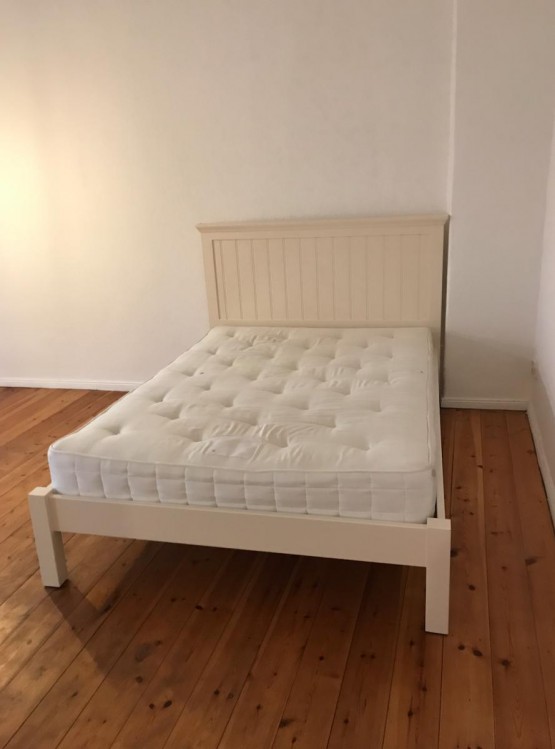 140x200 Bett Mit Matratze & Lattenrost Weiss Zu Verschenken In Berlin