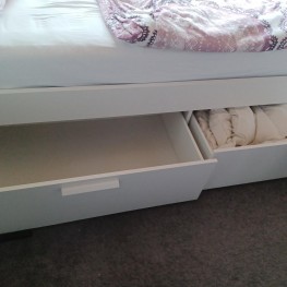 Ikea-Bett mit Schubladen  1