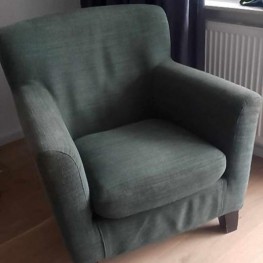 Sessel mit Hocker