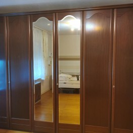 Großer Schlafzimmerschrank