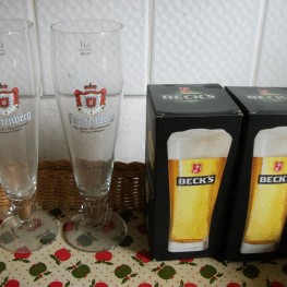 Insgesamt 4 Biergläser "Fürtstenberg" und "Becks"