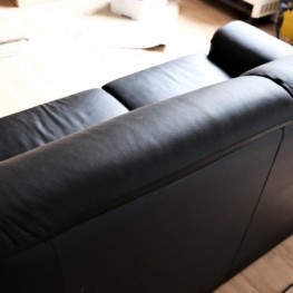 2 sitziges schwarzes Sofa aus Kunstleder, 1,6 m breit 2