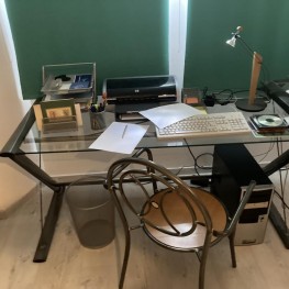 Schreibtisch mit Computertisch