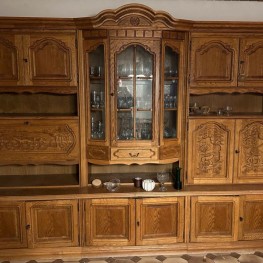 Schöner Wohnzimmerschrank 