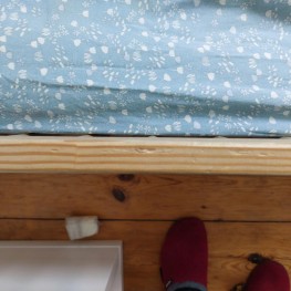 Kinderbett von Mon Lit Cabane mit Schublade 1