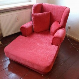 Mega huge red chair /Megagroßer Sessel in rot