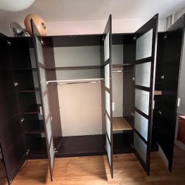 Kleiderschrank 1