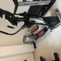 Proform Elliptical Fitness Machine (l:188 xw:68 xh:102 cm)