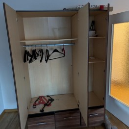 Kleiderschrank 