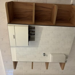 Badezimmerschrank 1