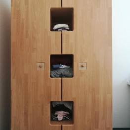 Schöner zweitüriger Kleiderschrank